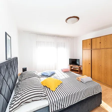 Apartment 2 Bedroom Cozy In Kastel Kambelovac Kastela