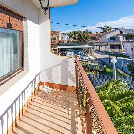 Apartment 2 Bedroom Cozy In Kastel Kambelovac Kastela