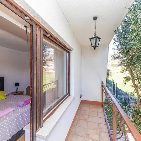 2 Bedroom Cozy In Kastel Kambelovac Apartment Kastela