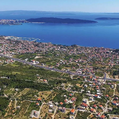 2 Bedroom Cozy In Kastel Kambelovac Apartment