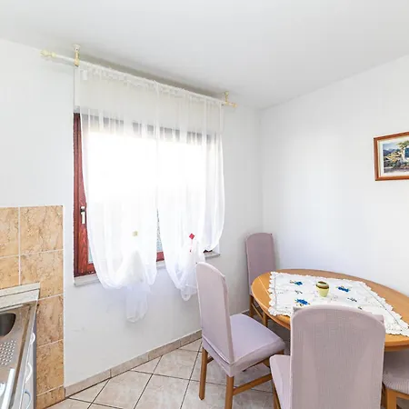 Two-bedroom In Kastel Kambelovac