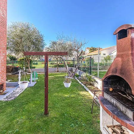 Two-bedroom In Kastel Kambelovac *