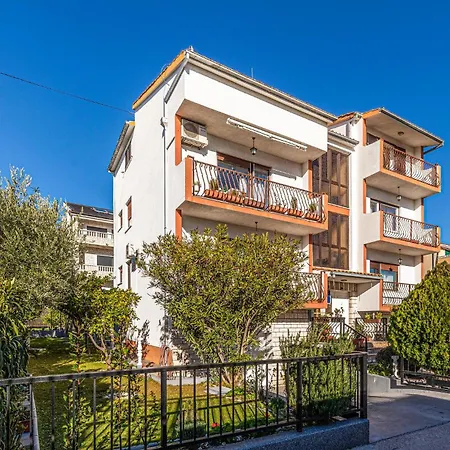 Two-bedroom In Kastel Kambelovac דירה *